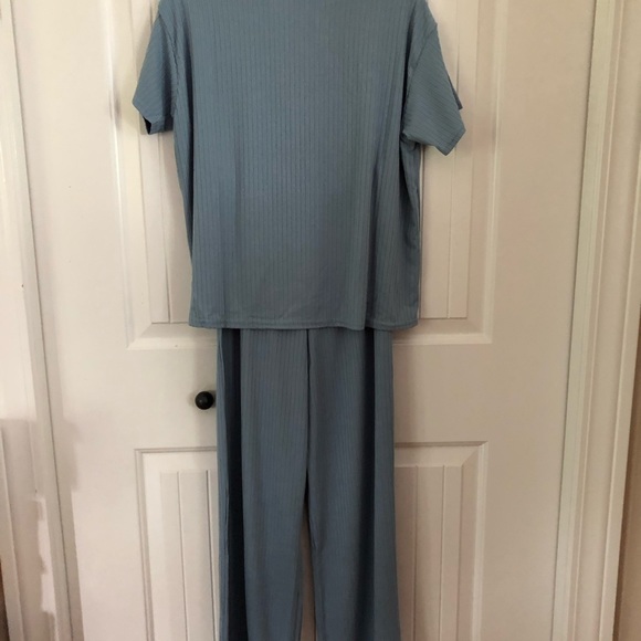 Venus Rule Ribbed knit flare pants & crop tee top. - Picture 7 of 9